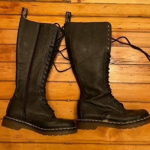Doc Marten 20 Eyelet Knee High Zip Boots